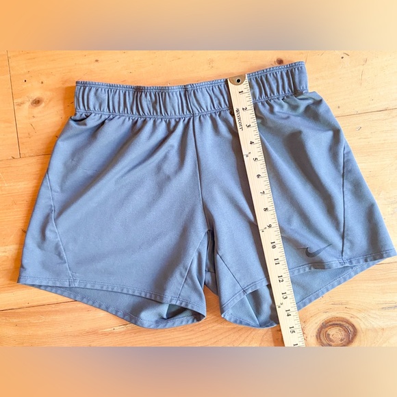 Nike Women's Athletic Shorts in Gray with Pink Accent and Drawstring Size Small - Picture 6 of 8